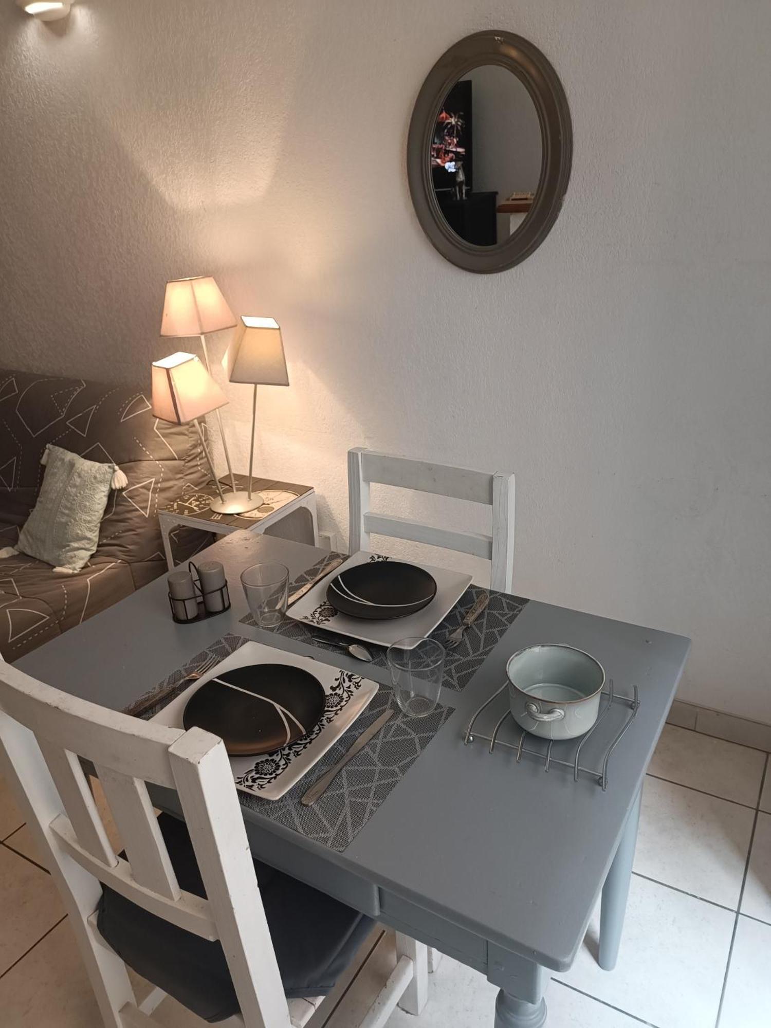 Grand Studio Meuble Chez Coco Romans-sur-Isère Exteriör bild